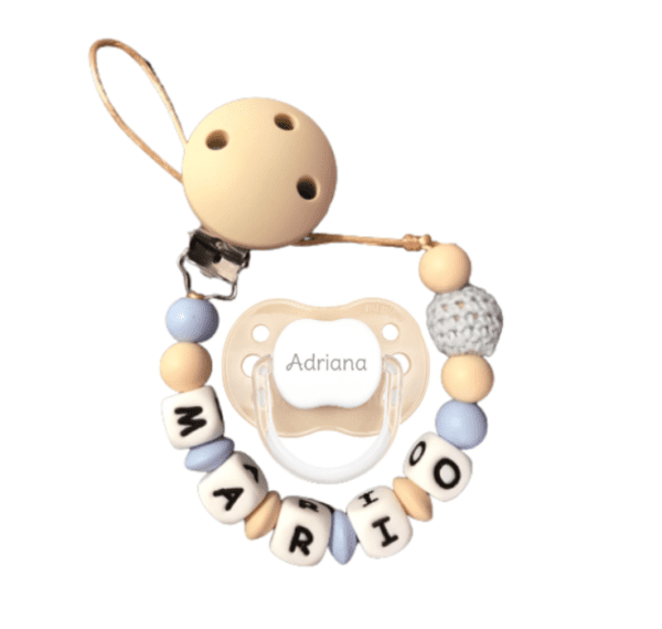 Chupetero De Silicona ganchillo celeste con chupete beige personalizado